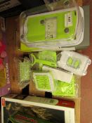 Kitchen magik Set incl egg slicer,various graters,peeler, juicer etc. New