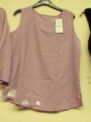 Travelling2 - Purple Sleeveless Top - Size 16 - Good Condition.