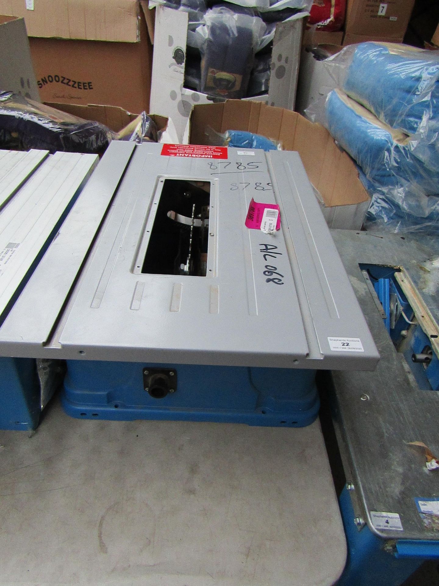 1x CL TABLE CTS11 230V 8785, This lot is a Machine Mart product which is raw and Compressorletely