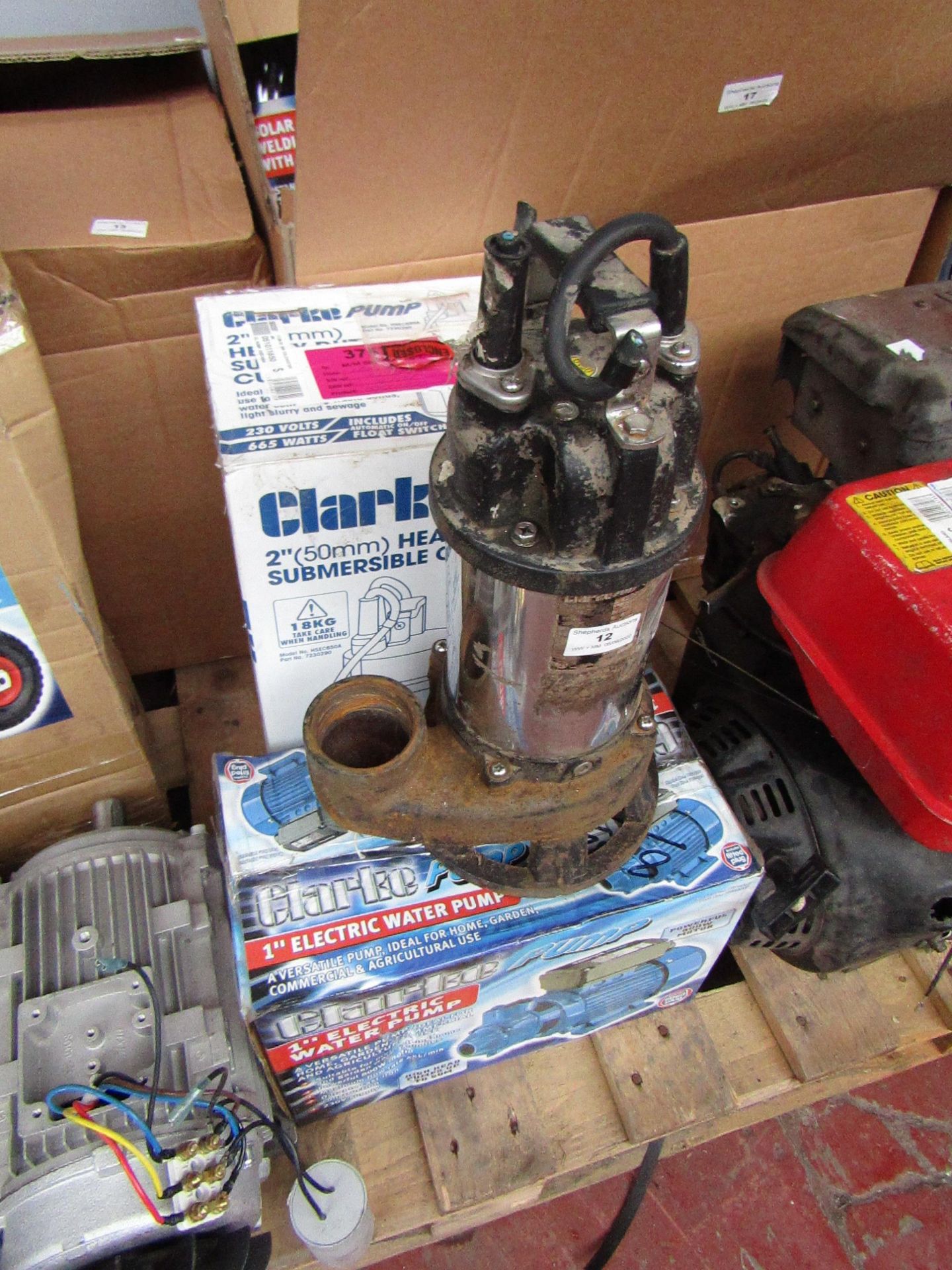 1x CL PUMP BIP1500 230V 8759, 1x CL PUMP HSEC650A 230 8759, 1x CL PUMP HSEC650A 230 8759, This lot