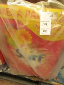 Surf Tropical Lily 130 Washes Washing Powder. Box has split but has been repaired/rebagged