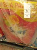Surf Tropical Lily 130 Washes Washing Powder. Box has split but has been repaired/rebagged