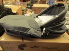 Britax - CarryCot Grey - Looks Brand New with Box and Raincover. RRP £150.