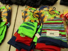 15 Pairs of Size 6 - 8.5 Boys Socks. New with tags.