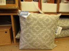 | 1X |COX & COX INDOOR/OUTDOOR GREY CUSHION 50 X 50 CM  RRP £35 | NEW WITH TAG |