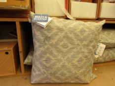 | 1X |COX & COX INDOOR/OUTDOOR GREY CUSHION 50 X 50 CM  RRP £35 | NEW WITH TAG |