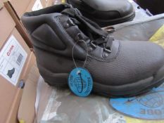 Globe Trotter steel toe cap boots - Size 3 - New & Boxed.