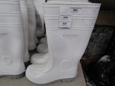 White steel toe cap wellies - Size 3 - New & Packaged.