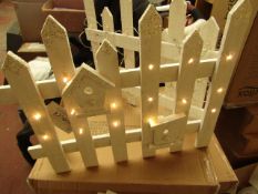 Urban Living Battery Operated Light up Christmas Fence. 92cm Long x 40cm Tall. With 30 LED Lights.