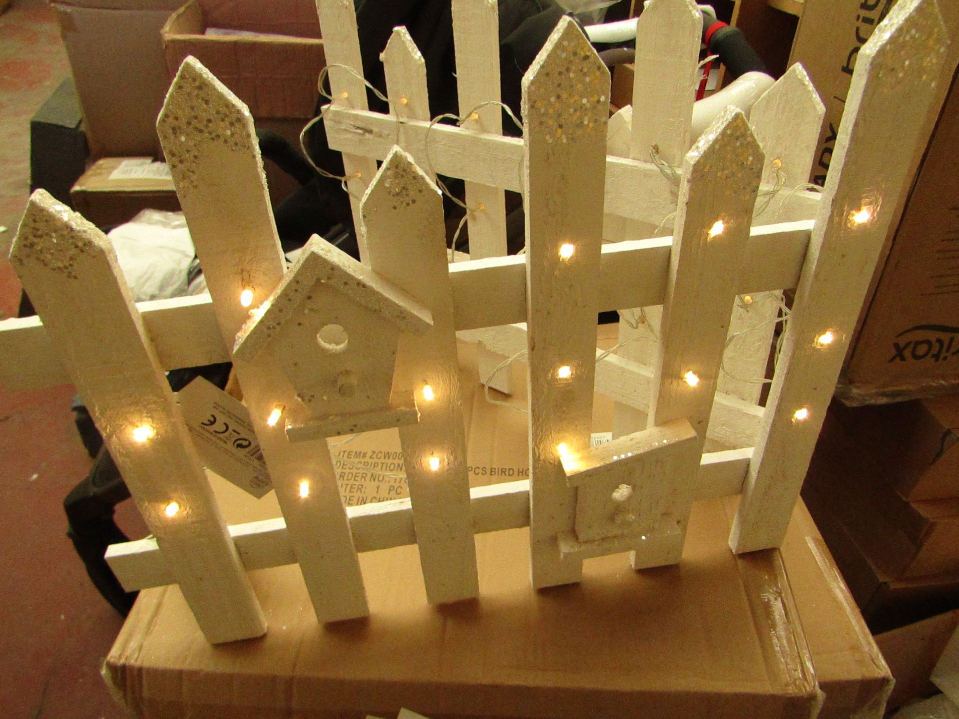 Urban Living Battery Operated Light up Christmas Fence. 92cm Long x 40cm Tall. With 30 LED Lights.