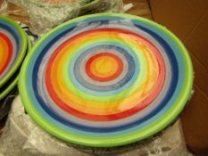 8x Rainbow Design Large Plates. 26cm each. Unused & Packaged.