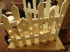 Urban Living Battery Operated Light up Christmas Fence. 92cm Long x 40cm Tall. With 30 LED Lights.