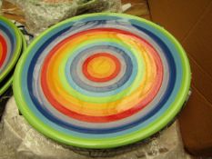 8x Rainbow Design Large Plates. 26cm each. Unused & Packaged.