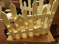 Urban Living Battery Operated Light up Christmas Fence. 92cm Long x 40cm Tall. With 30 LED Lights.