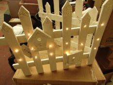 Urban Living Battery Operated Light up Christmas Fence. 92cm Long x 40cm Tall. With 30 LED Lights.