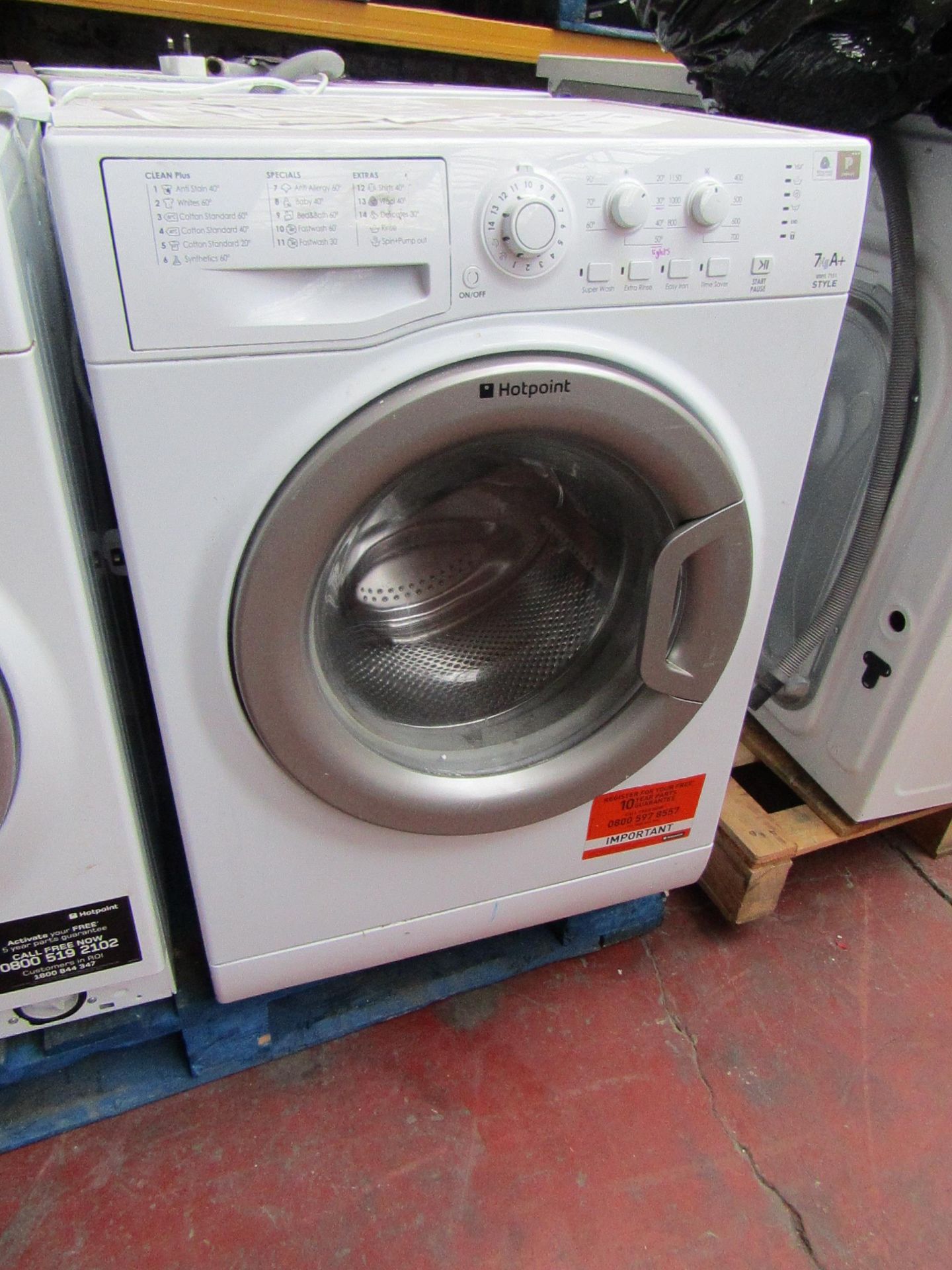 Hotpoint Style 7Kg washing machine, unable to test due to damaged door.