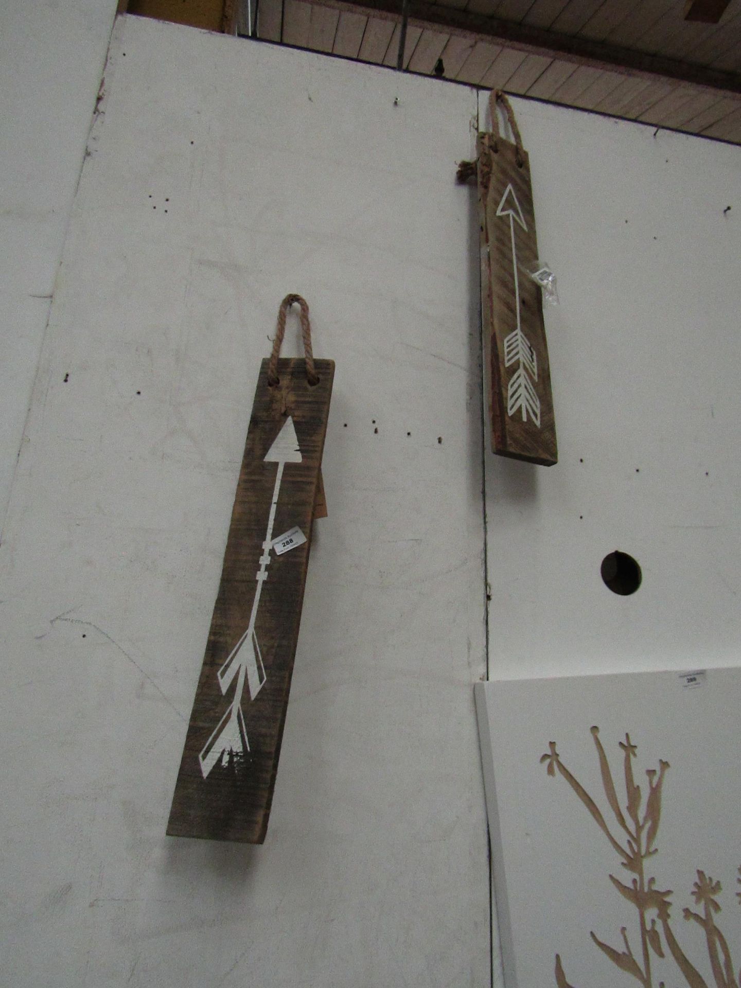 | 2X | COX AND COX WOODEN ARROW HANGING SIGNS | LOOKS UNUSED BUT PRINT HAS COME OFF ON ONE | RRP