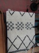 | 1x | SMALL AREA RUG | DOESN'T APPEAR TO BE ANY MAJOR DAMAGE | RRP £- |