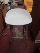 | 1X | HAY AAS32 BAR STOOL 75CM IN OAK SOAP AND WHITE SHELL | LOOKS UNUSED AND BOXED BUT NO