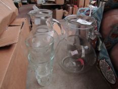 4x Glassware Being: 2x Glass cups 2x Glass Jugs.