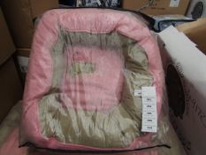 Snoozzzeee 20" Donut Dog Bed In Pink. Packaging is Dirty but Bed should be clean