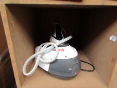 Vaporella Forever 650 steam generator iron, powers on in used conition. RRP £199.99