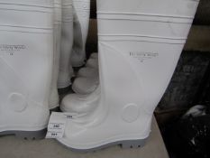 White steel toe cap wellies - Size 5 - New & Packaged.