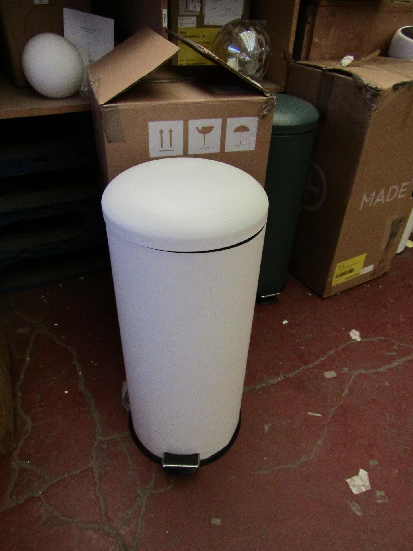 | 1X | MADE.COM ESSENTAILS JOSS 30L DOMED BIN IN WHITE | HAS A FEW MINOR MARKS | BOXED | RRP £39 |