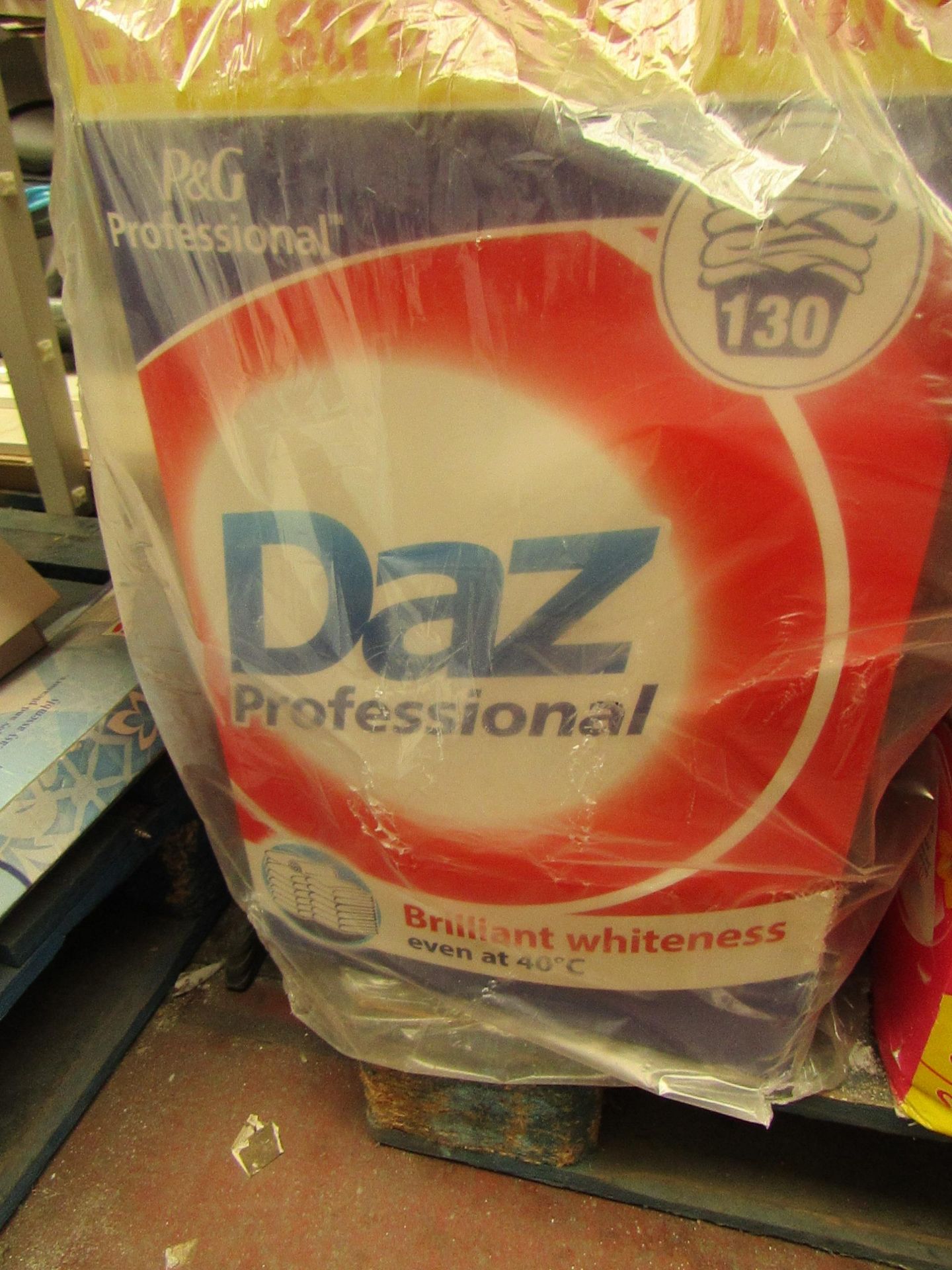 Daz 130 Washes Washing Powder. Bx has split but has been rebagged