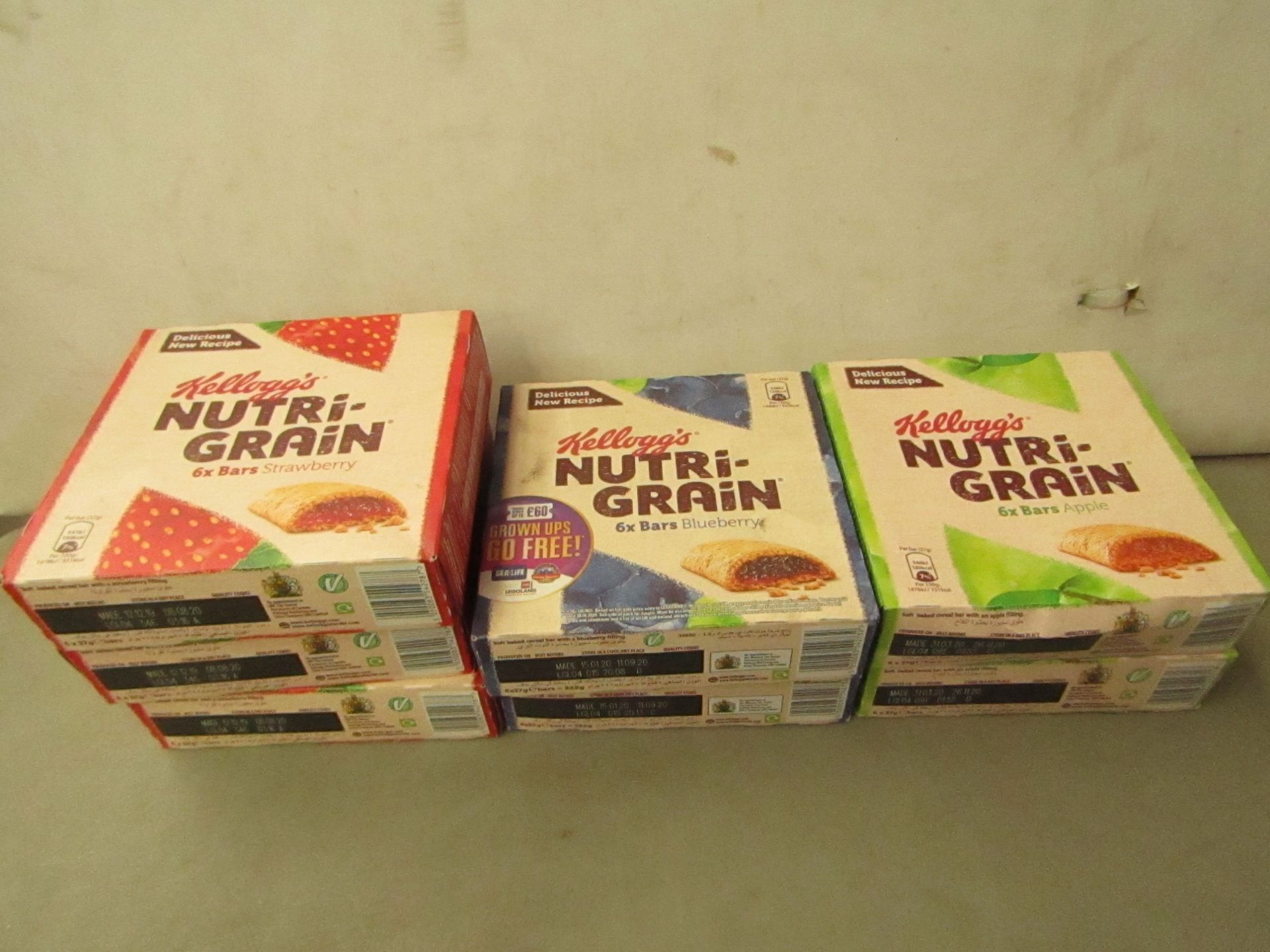 Box of 42 Various Flavours Kelloggs Nutri Grain Bars. BB Dates range from 11/9/20 - 26/11/20