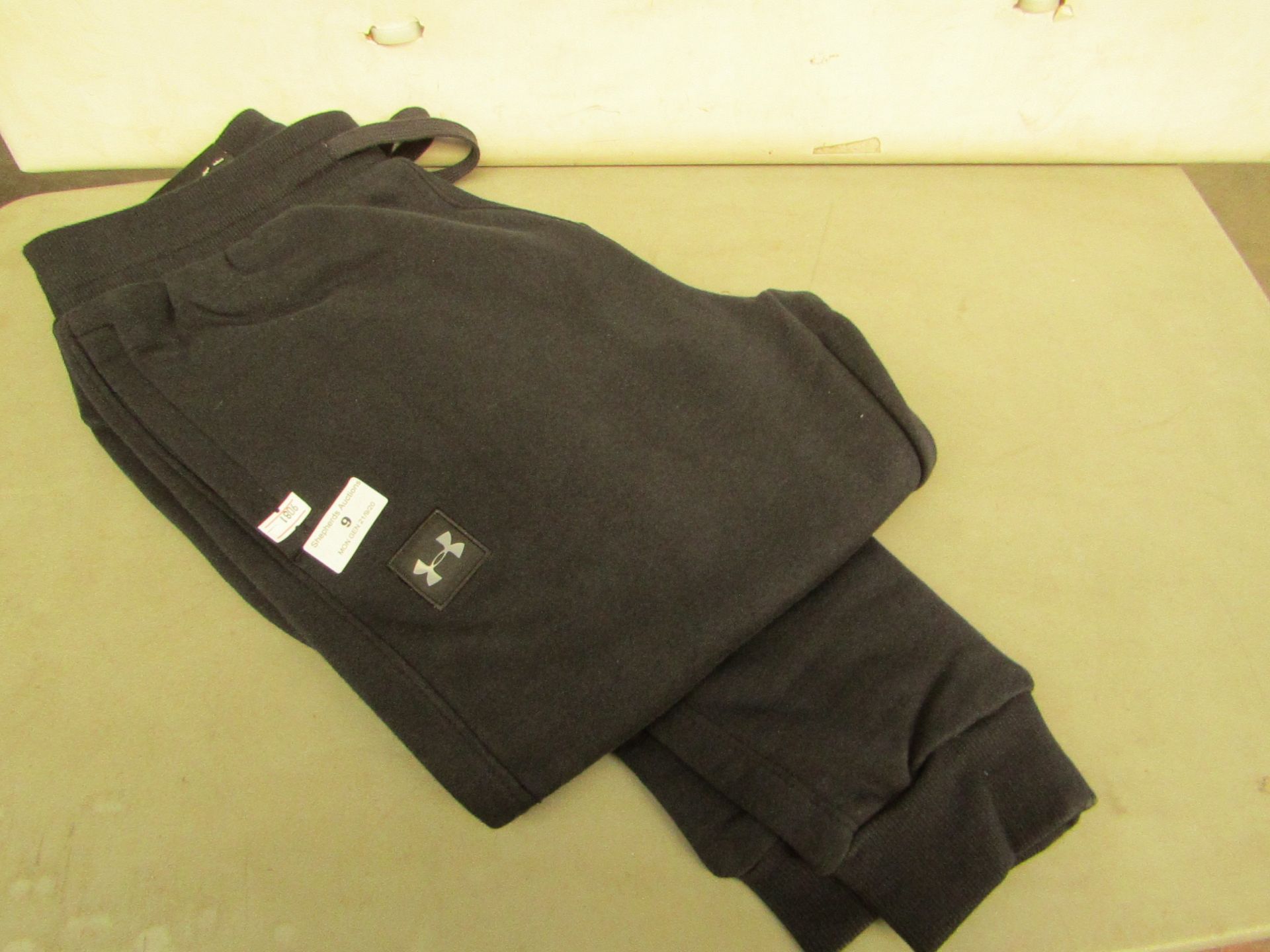 Under Armour Size Medium Navy Jogger. New with Tags