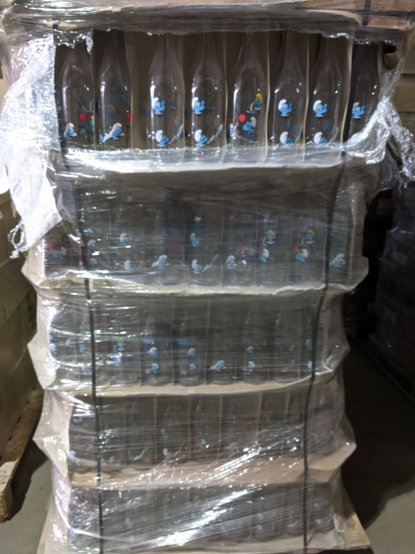 Full pallet containing appx 615 brand new 1 litre Smurf design liscensed glass bottles , new and - Image 5 of 7