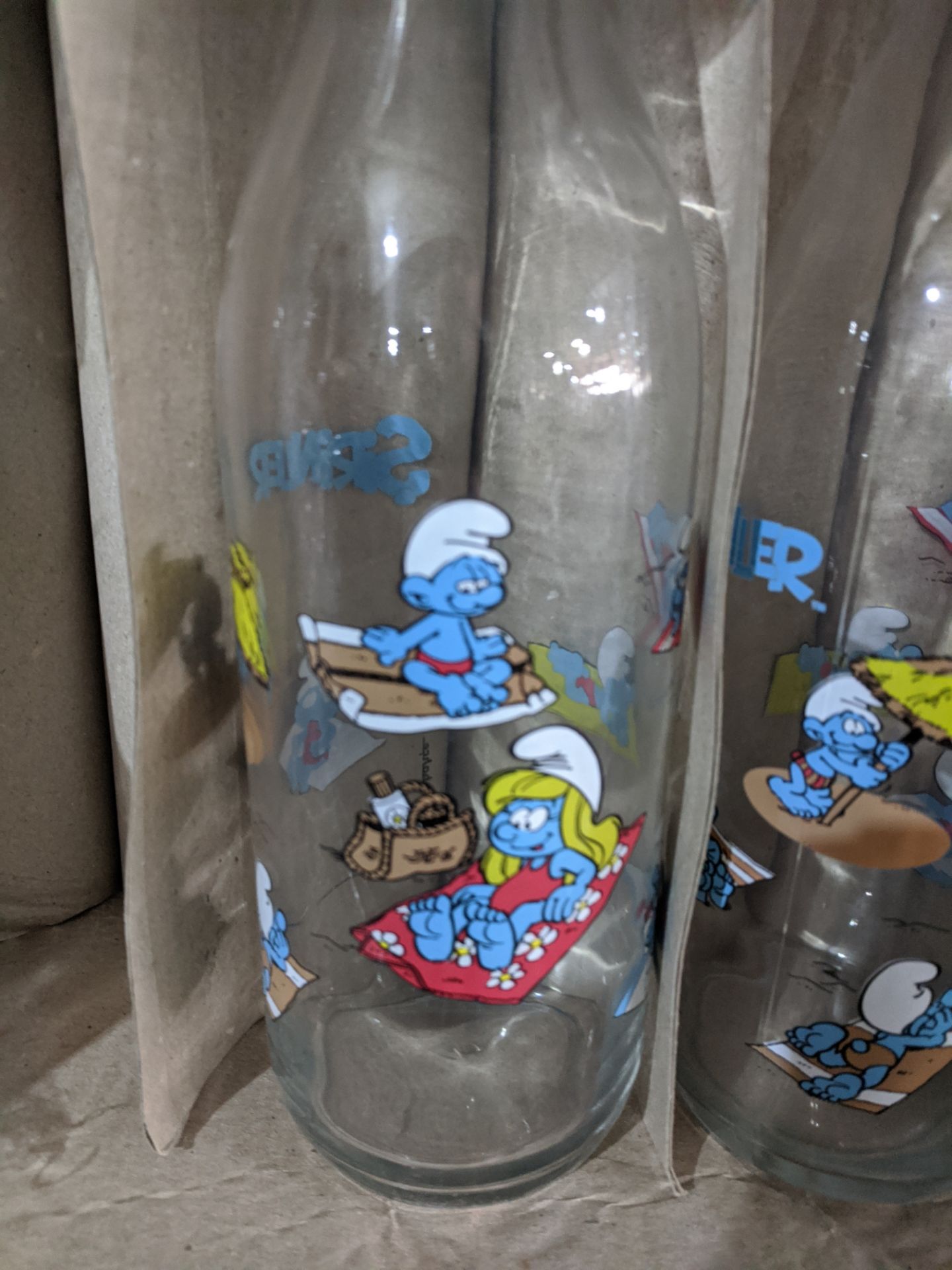Full pallet containing appx 615 brand new 1 litre Smurf design liscensed glass bottles , new and - Image 3 of 7