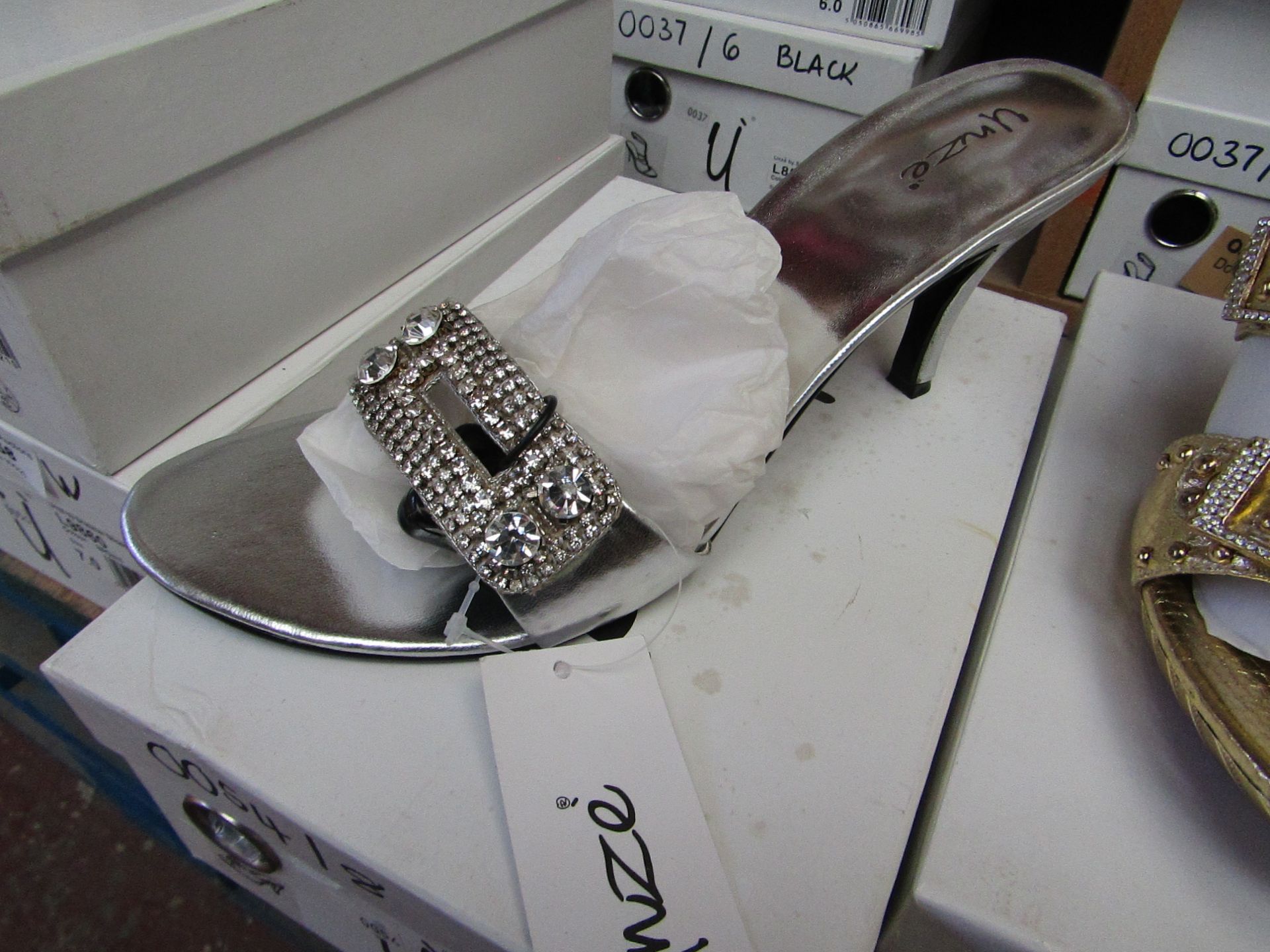 Unze by Shalamar Shoes Ladies Silver & Diamante Shoes size 7 new & boxed see image for design