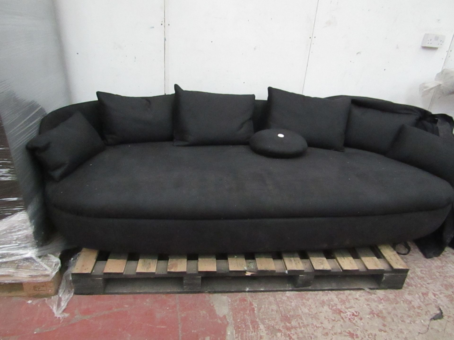 | 1X | MOOOI BART DAYBED ABBRACCI IN BLACK | LOOKS UNUSED (NO GUARANTEE) | RRP CIRCA £4500 |