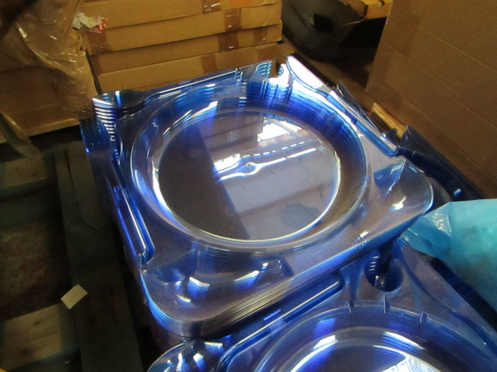 20x Blue Plastic Disposable Plates (Includes Plastic Cutlery) - Good Condition.