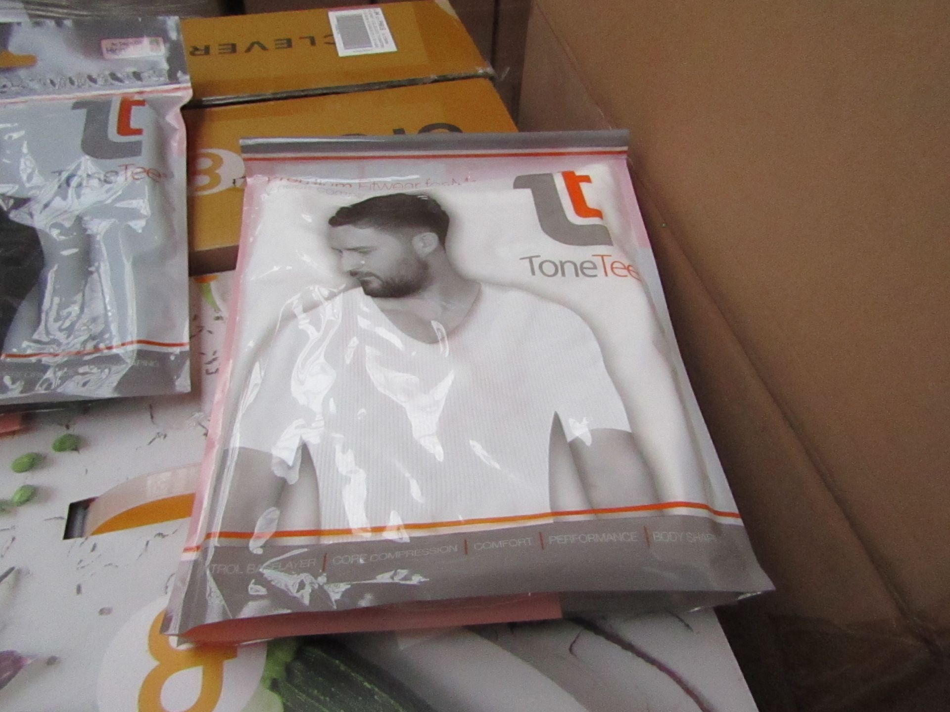 | 48x | TONE TEE V NECK COMPRESSION T-SHIRT WHITE XL | PACKAGED & BOXED | SKU 1508038582739 | RRP £