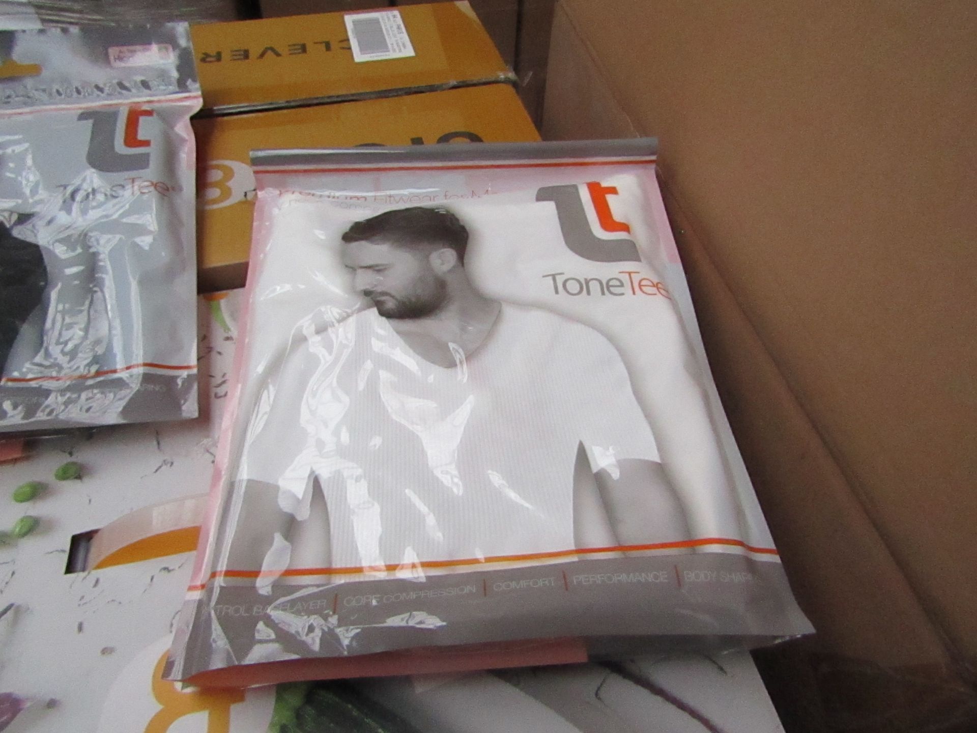 | 48x | TONE TEE V NECK COMPRESSION T-SHIRT WHITE XL | PACKAGED & BOXED | SKU 1508038582739 | RRP £