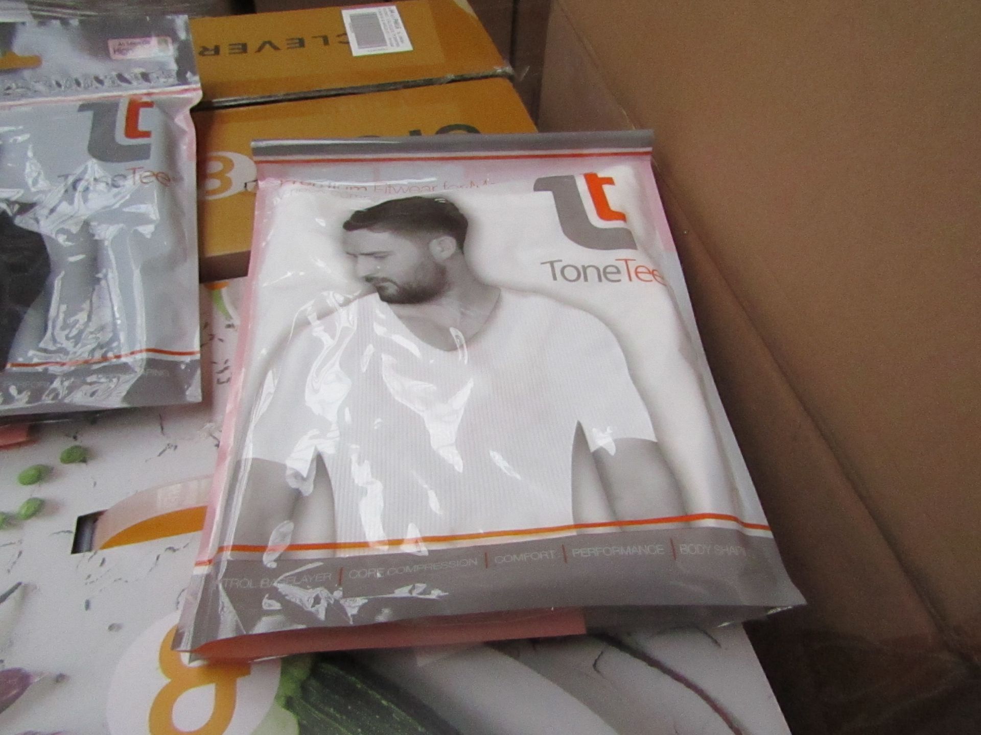 | 48x | TONE TEE V NECK COMPRESSION T-SHIRT WHITE XL | PACKAGED & BOXED | SKU 1508038582739 | RRP £