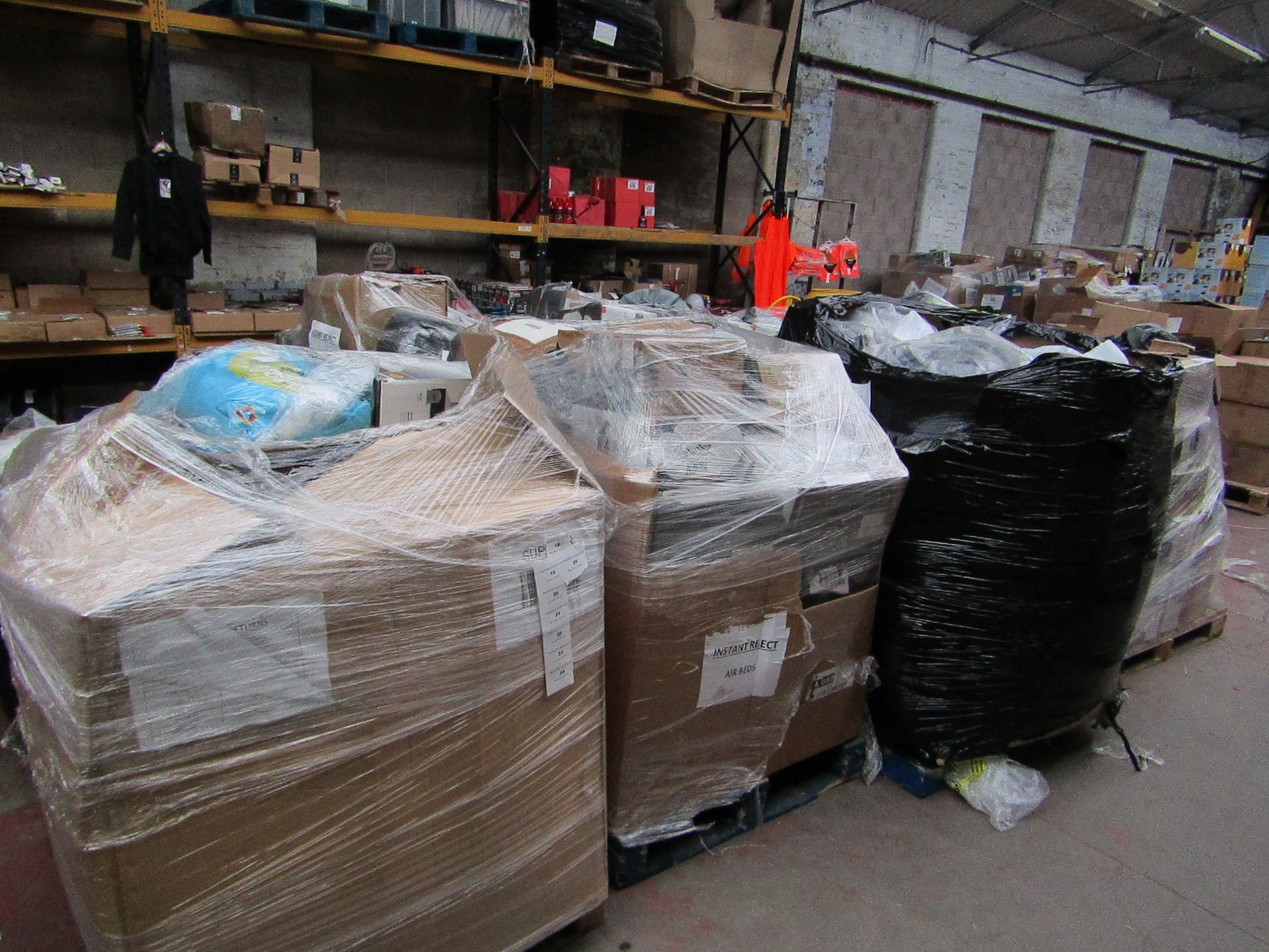 | 1X | PALLET OF APPROX 20-25 VARIOUS SIZED AIR BEDS, ALL RAW CUSTOMER RETURNS PLEASE NOTE THESE ARE