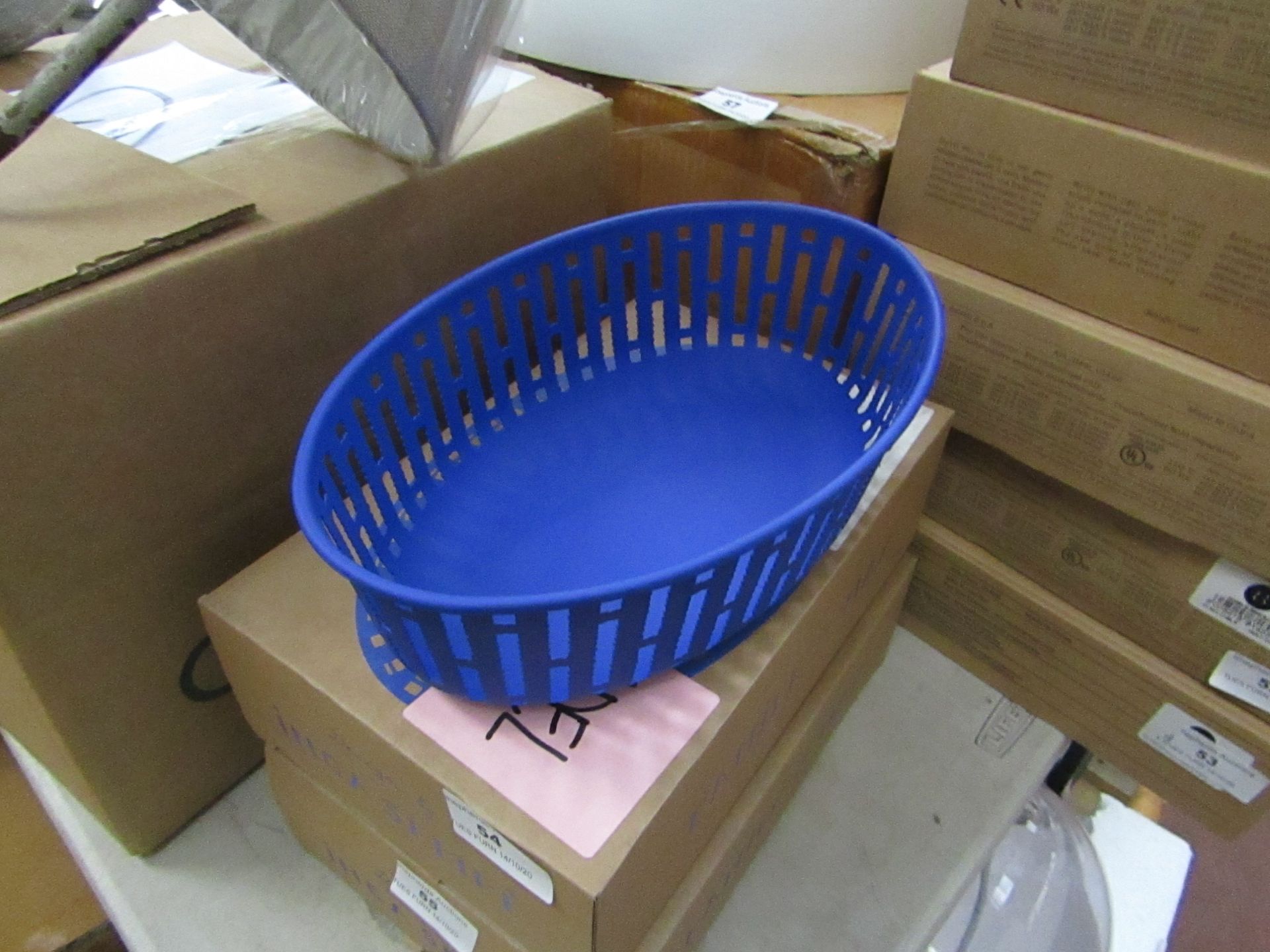 | 1X | HAY PANIER BRIGHT BLUE OVAL METAL BASKET | RRP £45 |LOOKS UNUSED AND BOXED |