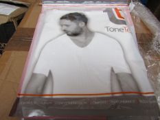 | 48x | TONE TEE V NECK COMPRESSION T-SHIRT WHITE XL | PACKAGED & BOXED | SKU 1508038582739 | RRP £