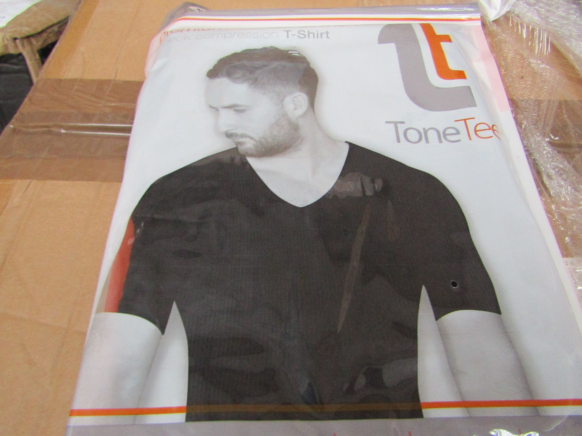 | 48x | TONE TEE V NECK COMPRESSION BLACK T-SHIRT XL | PACKAGED & BOXED | SKU 1508038582739 | RRP £
