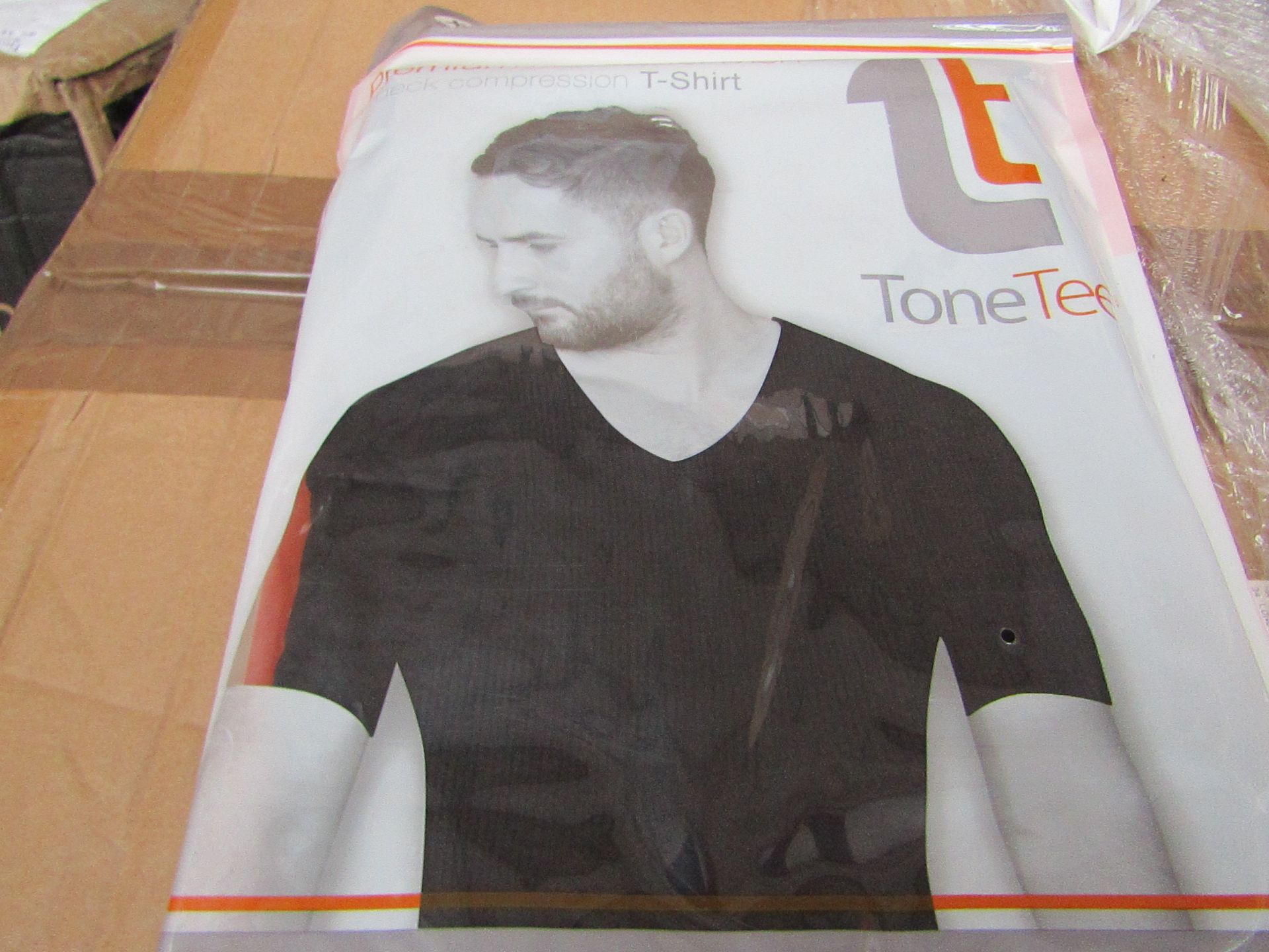 | 48x | TONE TEE V NECK COMPRESSION BLACK T-SHIRT XL | PACKAGED & BOXED | SKU 1508038582739 | RRP £