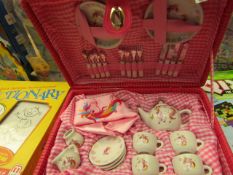Wobby Jelly - Children's Picnic Set (Girls) - Looks Complete.