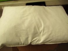 4x Deckers - White Pillows 15" x 23" - All Unused.