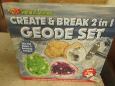 World of Science Create & break 2 in 1 Geode set. New & boxed