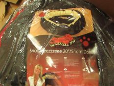 Snoozzzeee 20" Donut Dog bed in Cherry Red. New & Packaged