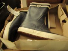 Aigle Size 10.5 Wellies. Unusd & Boxed. See Image For design