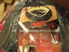 Snoozzzeee 20" Donut Dog bed in Cherry Red. New & Packaged